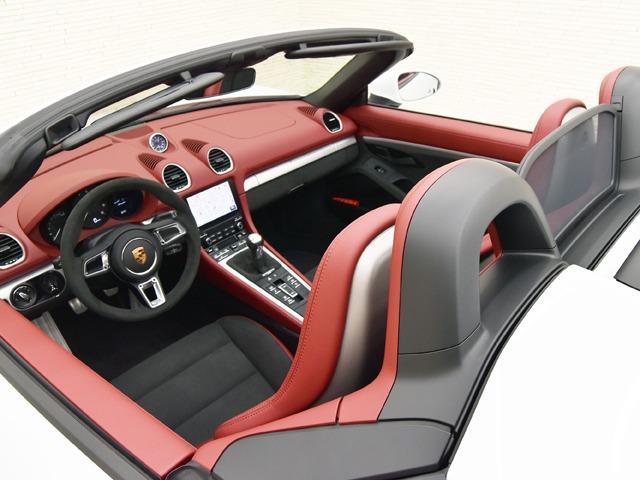 718スパイダー 718スパイダー スポーツクロノPKG OP159 左H/MT スパイダークラシックインテリアPKG サテンブラックAW塗装 BOSE シートH バイキセノンヘッドライトPDLS付 スモーカーPKG スポーツエグゾースト 20inAW 禁煙(15枚目)