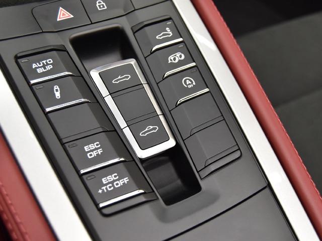 718スパイダー 718スパイダー スポーツクロノPKG OP159 左H/MT スパイダークラシックインテリアPKG サテンブラックAW塗装 BOSE シートH バイキセノンヘッドライトPDLS付 スモーカーPKG スポーツエグゾースト 20inAW 禁煙(17枚目)