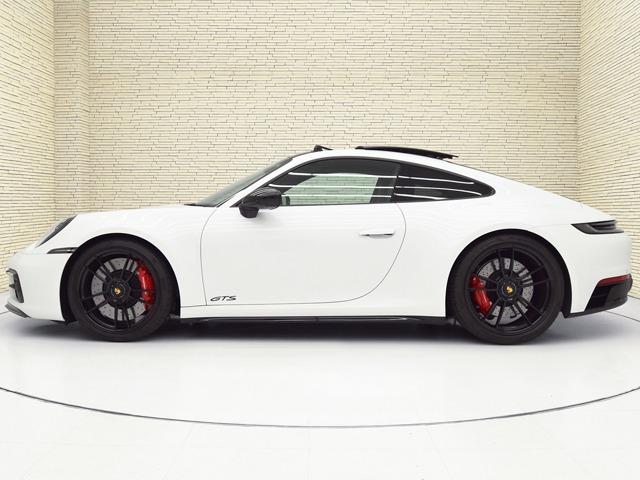 ９１１ ９１１カレラ４ＧＴＳ　スポーツクロノＰＫＧ　ＯＰ４０９　２０２３ｙモデル　ＧＴＳインテリアＰＫＧカーマインレッド　マットカーボンインテリアＰＫＧ　エクステリアＰＫＧハイグロスブラック　Ｆアクスルリフトシステム　ガラスＳＲ　ＡＣＣ　ＢＯＳＥ　禁煙（6枚目）