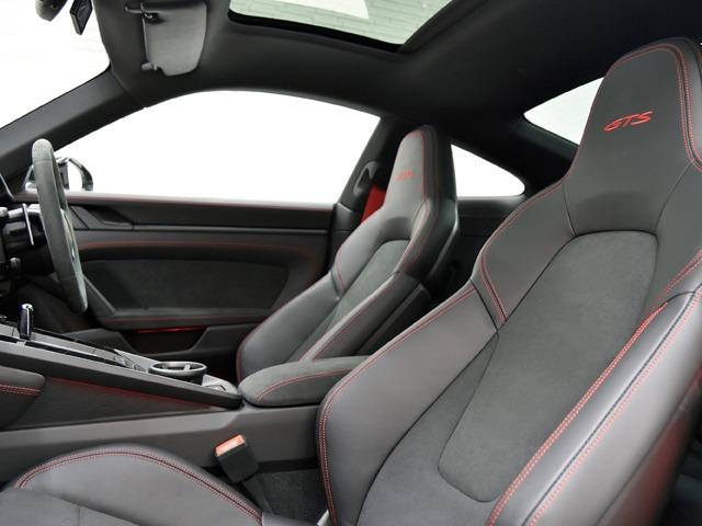 ９１１ ９１１カレラ４ＧＴＳ　スポーツクロノＰＫＧ　ＯＰ４０９　２０２３ｙモデル　ＧＴＳインテリアＰＫＧカーマインレッド　マットカーボンインテリアＰＫＧ　エクステリアＰＫＧハイグロスブラック　Ｆアクスルリフトシステム　ガラスＳＲ　ＡＣＣ　ＢＯＳＥ　禁煙（9枚目）