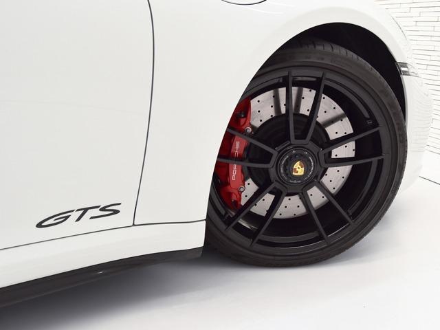９１１ ９１１カレラ４ＧＴＳ　スポーツクロノＰＫＧ　ＯＰ４０９　２０２３ｙモデル　ＧＴＳインテリアＰＫＧカーマインレッド　マットカーボンインテリアＰＫＧ　エクステリアＰＫＧハイグロスブラック　Ｆアクスルリフトシステム　ガラスＳＲ　ＡＣＣ　ＢＯＳＥ　禁煙（20枚目）