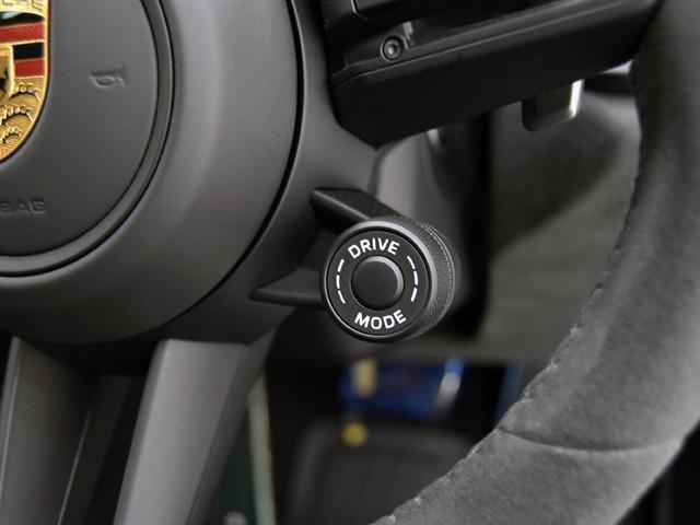 ９１１ ９１１カレラ４ＧＴＳ　スポーツクロノＰＫＧ　ＯＰ４０９　２０２３ｙモデル　ＧＴＳインテリアＰＫＧカーマインレッド　マットカーボンインテリアＰＫＧ　エクステリアＰＫＧハイグロスブラック　Ｆアクスルリフトシステム　ガラスＳＲ　ＡＣＣ　ＢＯＳＥ　禁煙（21枚目）