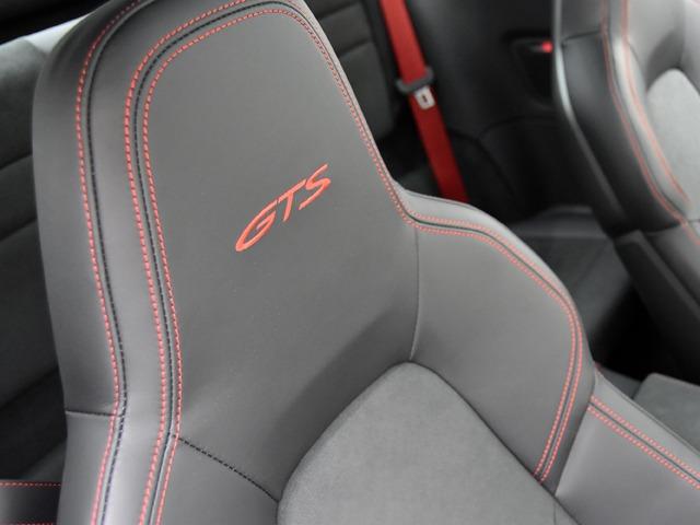 ９１１ ９１１カレラ４ＧＴＳ　スポーツクロノＰＫＧ　ＯＰ４０９　２０２３ｙモデル　ＧＴＳインテリアＰＫＧカーマインレッド　マットカーボンインテリアＰＫＧ　エクステリアＰＫＧハイグロスブラック　Ｆアクスルリフトシステム　ガラスＳＲ　ＡＣＣ　ＢＯＳＥ　禁煙（26枚目）