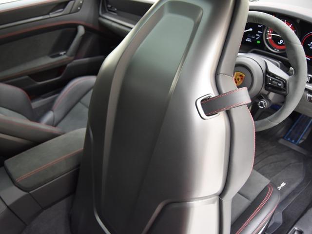 ９１１ ９１１カレラ４ＧＴＳ　スポーツクロノＰＫＧ　ＯＰ４０９　２０２３ｙモデル　ＧＴＳインテリアＰＫＧカーマインレッド　マットカーボンインテリアＰＫＧ　エクステリアＰＫＧハイグロスブラック　Ｆアクスルリフトシステム　ガラスＳＲ　ＡＣＣ　ＢＯＳＥ　禁煙（28枚目）