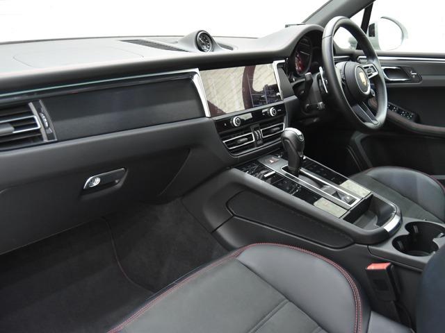 マカン マカンＧＴＳ　スポーツクロノＰＫＧ　ＯＰ１３１　２０２４ｙモデル　ＧＴＳインテリアＰＫＧカーマインレッド　パノラマＳＲ　ＰＤＬＳ＋　スポーツエグゾースト　プライバシーガラス　ＦシートＨ　ＡＣＣ　レーンディパーチャーウォーニング　禁煙（10枚目）