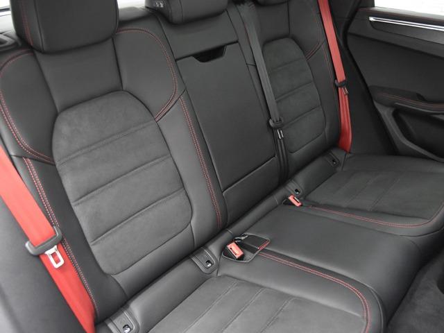 マカン マカンＧＴＳ　スポーツクロノＰＫＧ　ＯＰ１３１　２０２４ｙモデル　ＧＴＳインテリアＰＫＧカーマインレッド　パノラマＳＲ　ＰＤＬＳ＋　スポーツエグゾースト　プライバシーガラス　ＦシートＨ　ＡＣＣ　レーンディパーチャーウォーニング　禁煙（14枚目）