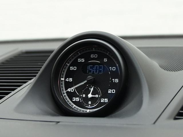 マカン マカンＧＴＳ　スポーツクロノＰＫＧ　ＯＰ１３１　２０２４ｙモデル　ＧＴＳインテリアＰＫＧカーマインレッド　パノラマＳＲ　ＰＤＬＳ＋　スポーツエグゾースト　プライバシーガラス　ＦシートＨ　ＡＣＣ　レーンディパーチャーウォーニング　禁煙（15枚目）