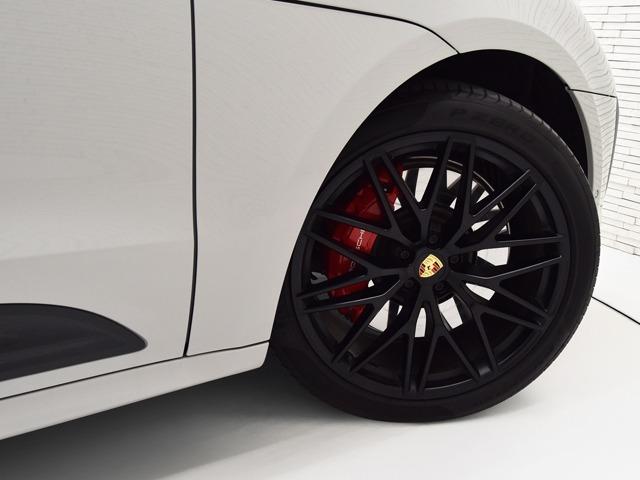 マカン マカンＧＴＳ　スポーツクロノＰＫＧ　ＯＰ１３１　２０２４ｙモデル　ＧＴＳインテリアＰＫＧカーマインレッド　パノラマＳＲ　ＰＤＬＳ＋　スポーツエグゾースト　プライバシーガラス　ＦシートＨ　ＡＣＣ　レーンディパーチャーウォーニング　禁煙（20枚目）