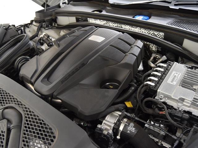 マカン マカンＧＴＳ　スポーツクロノＰＫＧ　ＯＰ１３１　２０２４ｙモデル　ＧＴＳインテリアＰＫＧカーマインレッド　パノラマＳＲ　ＰＤＬＳ＋　スポーツエグゾースト　プライバシーガラス　ＦシートＨ　ＡＣＣ　レーンディパーチャーウォーニング　禁煙（30枚目）