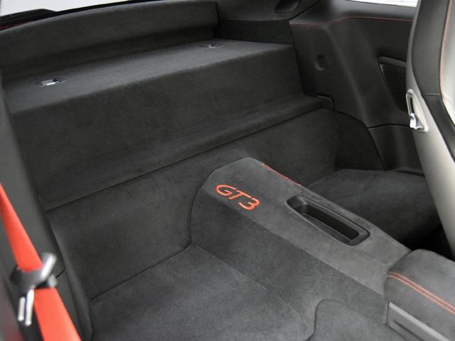 911 911GT3 スポーツクロノPKG OP530 PCCB+イエローキャリパー 黒革 PDLS+ Fリフト BOSE ブラック塗装AWシルクグロス カーボンインテリアPKG リバーシングカメラ プライバシーガラス スポーツエグゾースト(18枚目)