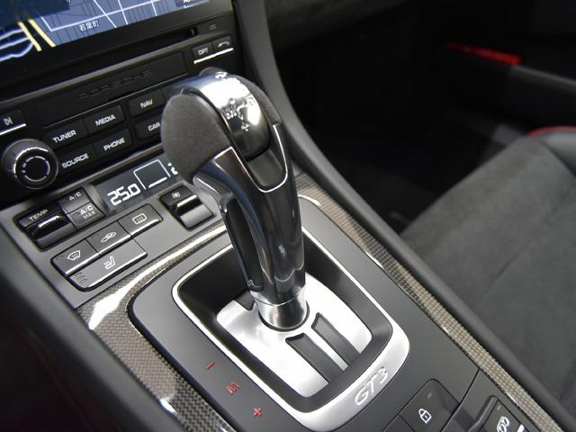 911 911GT3 スポーツクロノPKG OP530 PCCB+イエローキャリパー 黒革 PDLS+ Fリフト BOSE ブラック塗装AWシルクグロス カーボンインテリアPKG リバーシングカメラ プライバシーガラス スポーツエグゾースト(24枚目)