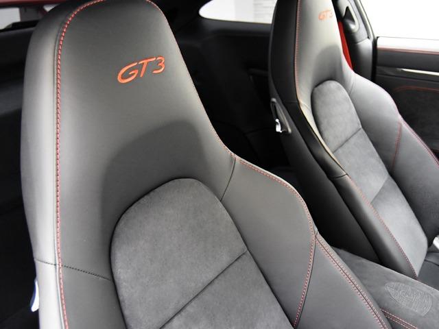 911 911GT3 スポーツクロノPKG OP530 PCCB+イエローキャリパー 黒革 PDLS+ Fリフト BOSE ブラック塗装AWシルクグロス カーボンインテリアPKG リバーシングカメラ プライバシーガラス スポーツエグゾースト(25枚目)