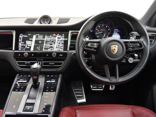 マカン マカンT スポーツクロノPKG 2024yモデル パノラマSR 21inAW LEDテールライトティンテッド ブラック/ボルドーレッドレザーPKG カラークレストホイールセンターキャップ ACC プライバシーガラス レーンチェンジ(9枚目)