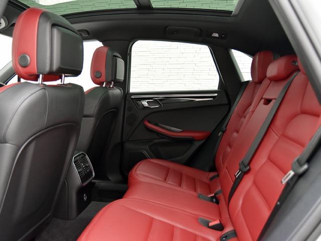 マカン マカンT スポーツクロノPKG 2024yモデル パノラマSR 21inAW LEDテールライトティンテッド ブラック/ボルドーレッドレザーPKG カラークレストホイールセンターキャップ ACC プライバシーガラス レーンチェンジ(12枚目)