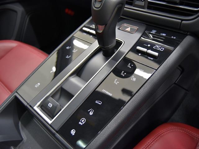 マカン マカンT スポーツクロノPKG 2024yモデル パノラマSR 21inAW LEDテールライトティンテッド ブラック/ボルドーレッドレザーPKG カラークレストホイールセンターキャップ ACC プライバシーガラス レーンチェンジ(17枚目)