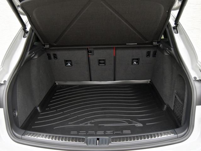 マカン マカンT スポーツクロノPKG 2024yモデル パノラマSR 21inAW LEDテールライトティンテッド ブラック/ボルドーレッドレザーPKG カラークレストホイールセンターキャップ ACC プライバシーガラス レーンチェンジ(20枚目)