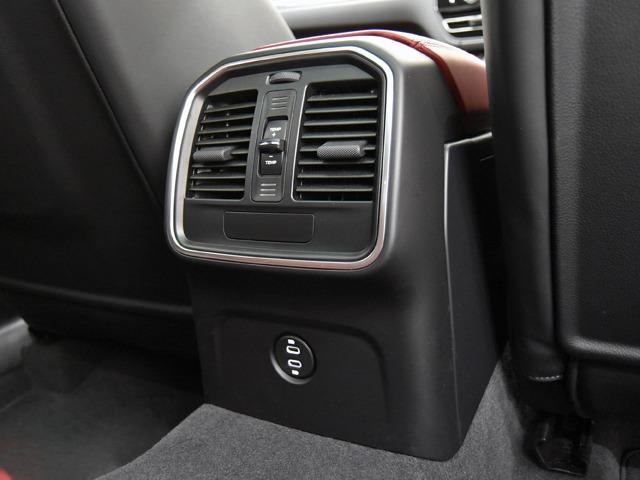 マカン マカンT スポーツクロノPKG 2024yモデル パノラマSR 21inAW LEDテールライトティンテッド ブラック/ボルドーレッドレザーPKG カラークレストホイールセンターキャップ ACC プライバシーガラス レーンチェンジ(25枚目)