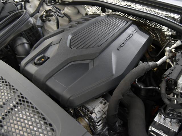 マカン マカンT スポーツクロノPKG 2024yモデル パノラマSR 21inAW LEDテールライトティンテッド ブラック/ボルドーレッドレザーPKG カラークレストホイールセンターキャップ ACC プライバシーガラス レーンチェンジ(26枚目)