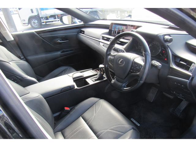 ES ES300h バージョンL 禁煙/黒革シート/サンルーフ/純正SDナビ/フルセグTV/Bluetooth/全周囲カメラ/ETC/ドラレコ/パワートランク/OPリアスポイラー/シートヒーター/シートエアコン/BSM/HUD/LSS(6枚目)