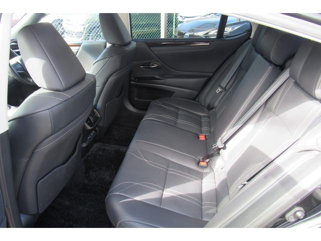 ES ES300h バージョンL 禁煙/黒革シート/サンルーフ/純正SDナビ/フルセグTV/Bluetooth/全周囲カメラ/ETC/ドラレコ/パワートランク/OPリアスポイラー/シートヒーター/シートエアコン/BSM/HUD/LSS(18枚目)