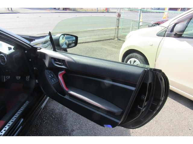 ８６ ＧＴ　クラッチ交換済み／ＴＲＤフルエアロ／フェンダーエクステンションン／トランクスポイラー／エアロスタビライジンカバー／ドアスタビライザー／カラーフェンダーフィン／ハイレスポンスマフラー／クイックシフト（40枚目）