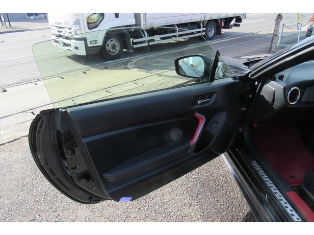 ８６ ＧＴ　クラッチ交換済み／ＴＲＤフルエアロ／フェンダーエクステンションン／トランクスポイラー／エアロスタビライジンカバー／ドアスタビライザー／カラーフェンダーフィン／ハイレスポンスマフラー／クイックシフト（41枚目）