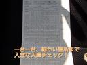 入庫した車輌は1台1台、例外なく細かな点検を行います。専用の点検シートを用いて、漏れなくチェック!