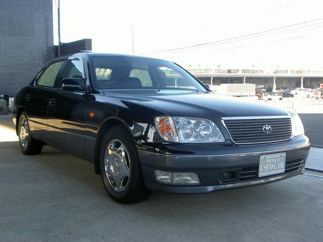 セルシオ Ｂ仕様　ｅＲバージョン　・サンルーフ・黒革・マルチ・純正バネサス・純正オプションメッキＡＷ・純正３面カーテン・社外ＤＶＤプレーヤー・ＥＴＣ・ＨＩＤ（5枚目）