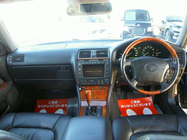 セルシオ Ｂ仕様　ｅＲバージョン　・サンルーフ・黒革・マルチ・純正バネサス・純正オプションメッキＡＷ・純正３面カーテン・社外ＤＶＤプレーヤー・ＥＴＣ・ＨＩＤ（25枚目）