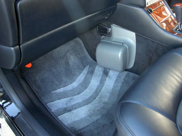 セルシオ Ｂ仕様　ｅＲバージョン　・サンルーフ・黒革・マルチ・純正バネサス・純正オプションメッキＡＷ・純正３面カーテン・社外ＤＶＤプレーヤー・ＥＴＣ・ＨＩＤ（35枚目）