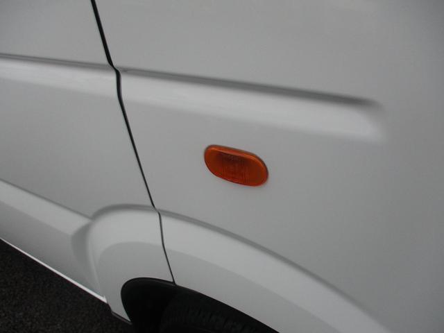 キャリイトラック KU KUエアコン・パワステ(地区限定車)エアコン、パワーステアリング、フロア5MT、パートタイム4WD高低二段切替式 (後輪駆動ベース)、シルキーシルバーメタリック(9枚目)