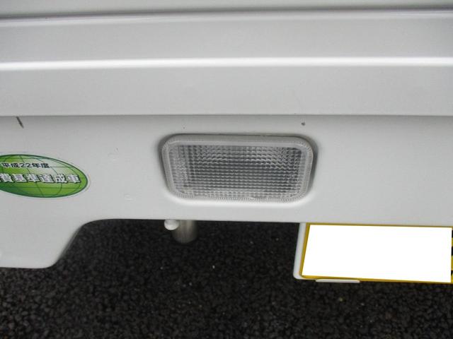 キャリイトラック KU KUエアコン・パワステ(地区限定車)エアコン、パワーステアリング、フロア5MT、パートタイム4WD高低二段切替式 (後輪駆動ベース)、シルキーシルバーメタリック(16枚目)