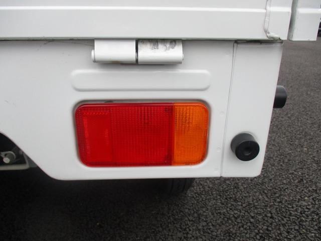 キャリイトラック KU KUエアコン・パワステ(地区限定車)エアコン、パワーステアリング、フロア5MT、パートタイム4WD高低二段切替式 (後輪駆動ベース)、シルキーシルバーメタリック(17枚目)