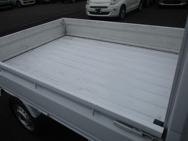 キャリイトラック KU KUエアコン・パワステ(地区限定車)エアコン、パワーステアリング、フロア5MT、パートタイム4WD高低二段切替式 (後輪駆動ベース)、シルキーシルバーメタリック(19枚目)