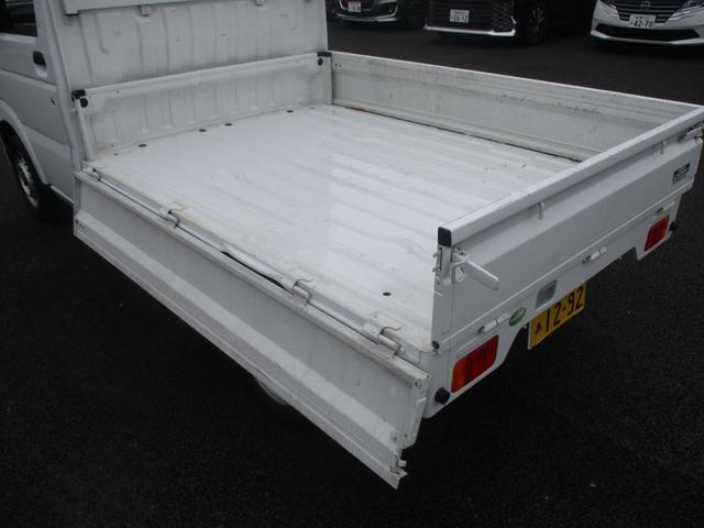 キャリイトラック KU KUエアコン・パワステ(地区限定車)エアコン、パワーステアリング、フロア5MT、パートタイム4WD高低二段切替式 (後輪駆動ベース)、シルキーシルバーメタリック(20枚目)