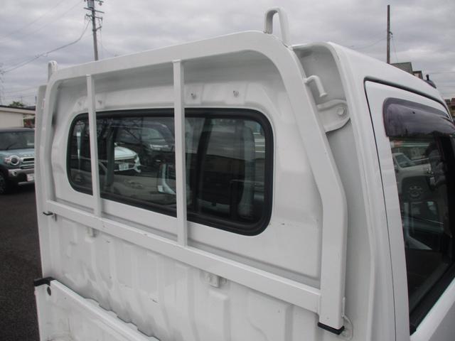 キャリイトラック KU KUエアコン・パワステ(地区限定車)エアコン、パワーステアリング、フロア5MT、パートタイム4WD高低二段切替式 (後輪駆動ベース)、シルキーシルバーメタリック(23枚目)