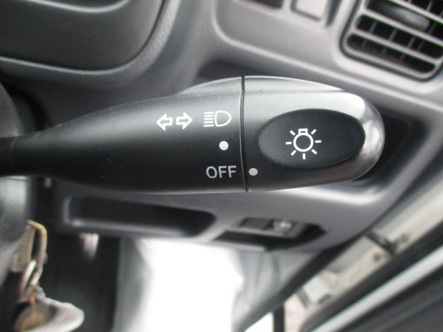 キャリイトラック KU KUエアコン・パワステ(地区限定車)エアコン、パワーステアリング、フロア5MT、パートタイム4WD高低二段切替式 (後輪駆動ベース)、シルキーシルバーメタリック(33枚目)