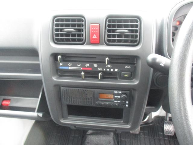 キャリイトラック KU KUエアコン・パワステ(地区限定車)エアコン、パワーステアリング、フロア5MT、パートタイム4WD高低二段切替式 (後輪駆動ベース)、シルキーシルバーメタリック(34枚目)