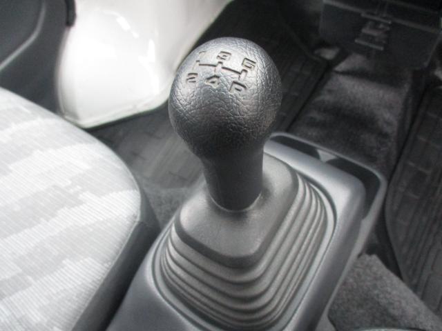 キャリイトラック KU KUエアコン・パワステ(地区限定車)エアコン、パワーステアリング、フロア5MT、パートタイム4WD高低二段切替式 (後輪駆動ベース)、シルキーシルバーメタリック(38枚目)