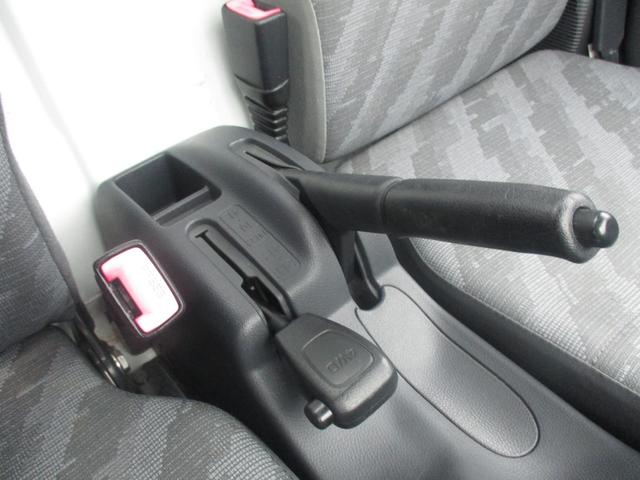 キャリイトラック KU KUエアコン・パワステ(地区限定車)エアコン、パワーステアリング、フロア5MT、パートタイム4WD高低二段切替式 (後輪駆動ベース)、シルキーシルバーメタリック(39枚目)