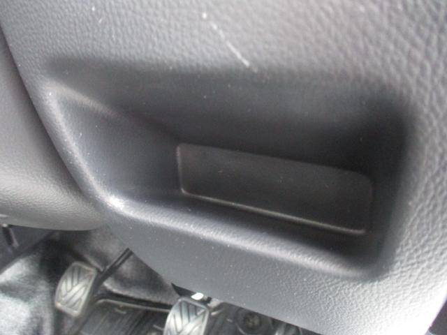 キャリイトラック KU KUエアコン・パワステ(地区限定車)エアコン、パワーステアリング、フロア5MT、パートタイム4WD高低二段切替式 (後輪駆動ベース)、シルキーシルバーメタリック(47枚目)