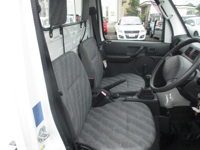 キャリイトラック KU KUエアコン・パワステ(地区限定車)エアコン、パワーステアリング、フロア5MT、パートタイム4WD高低二段切替式 (後輪駆動ベース)、シルキーシルバーメタリック(52枚目)