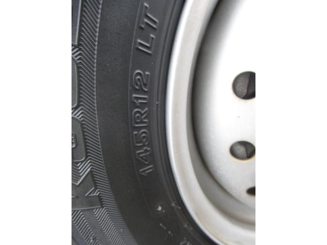 キャリイトラック KU KUエアコン・パワステ(地区限定車)エアコン、パワーステアリング、フロア5MT、パートタイム4WD高低二段切替式 (後輪駆動ベース)、シルキーシルバーメタリック(59枚目)