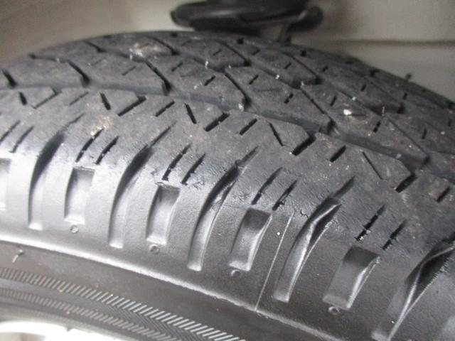 キャリイトラック KU KUエアコン・パワステ(地区限定車)エアコン、パワーステアリング、フロア5MT、パートタイム4WD高低二段切替式 (後輪駆動ベース)、シルキーシルバーメタリック(61枚目)