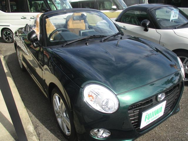 ☆車両前方☆【電動開閉式ルーフ「アクティブトップ」】ルーフの解除・施錠および開閉スイッチです。オープンスポーツカーならではの爽快感と開放感が楽しめます。