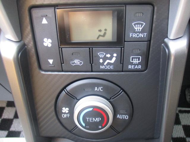 【フルオートエアコン】温度・風量・送風・内気／外気循環を自動調整！暑い日も寒い日も快適にお乗りいただけます！