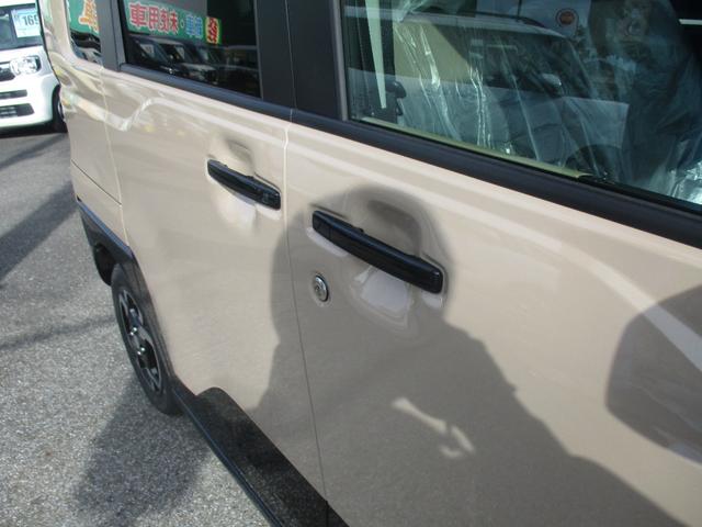 デリカミニ Ｇ　プレミアム　スマートキー、衝突防止機能、両側電動スライドドア、ステアリングスイッチ、電子パーキング、プッシュスタート、アイドリングストップ、オートライト、シートヒーター、ステアリングヒーター、全方位カメラ（11枚目）