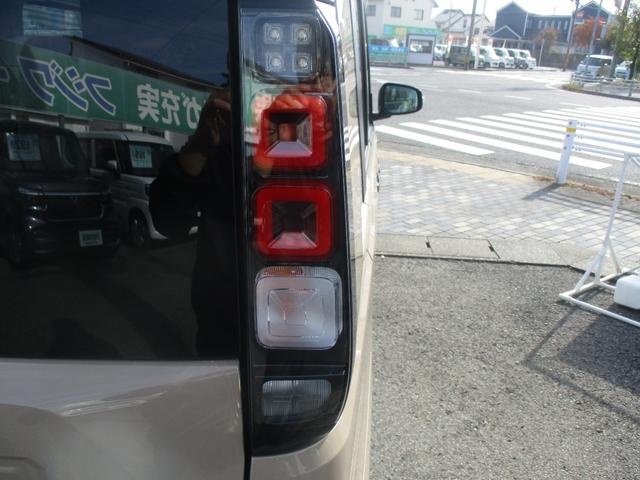 デリカミニ Ｇ　プレミアム　スマートキー、衝突防止機能、両側電動スライドドア、ステアリングスイッチ、電子パーキング、プッシュスタート、アイドリングストップ、オートライト、シートヒーター、ステアリングヒーター、全方位カメラ（16枚目）