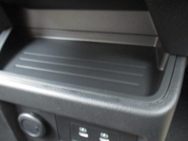 デリカミニ Ｇ　プレミアム　スマートキー、衝突防止機能、両側電動スライドドア、ステアリングスイッチ、電子パーキング、プッシュスタート、アイドリングストップ、オートライト、シートヒーター、ステアリングヒーター、全方位カメラ（39枚目）