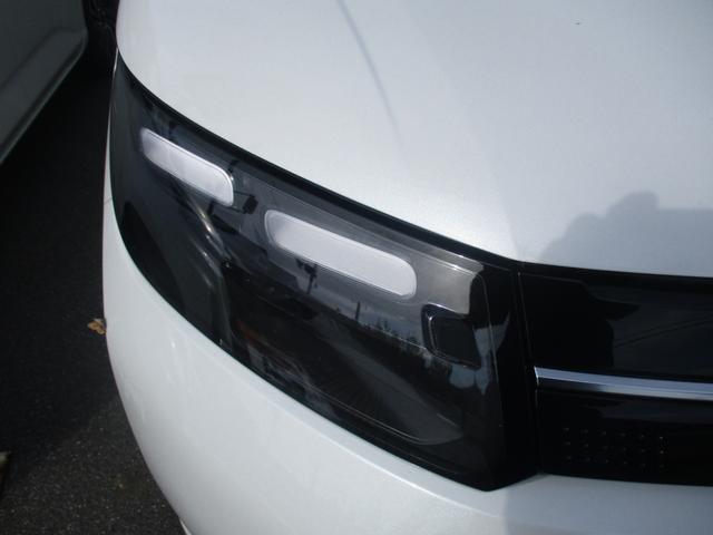 フリード ｅ：ＨＥＶエアー　ＥＸ　スマートキー、衝突防止機能、両側電動スライドドア、ステアリングスイッチ、電子パーキング、オートライト、シートヒーター、ステアリングヒーター、バックカメラ、リアエアコン、３列シート、コネクト機能（5枚目）